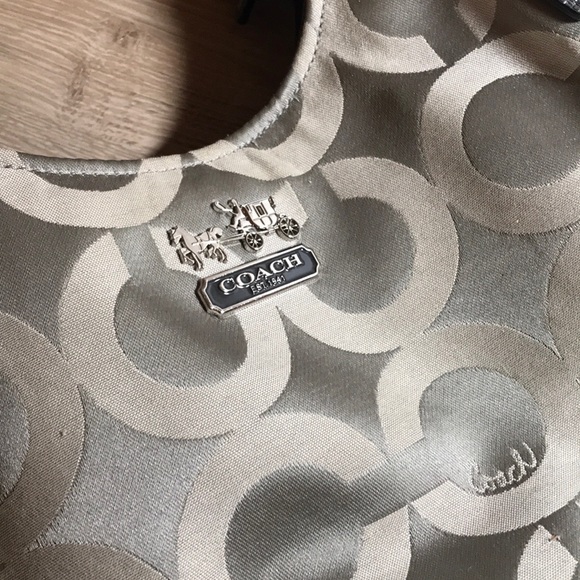 Coach Madison Silver-Grey Purse with Purple Lining - Picture 2 of 8